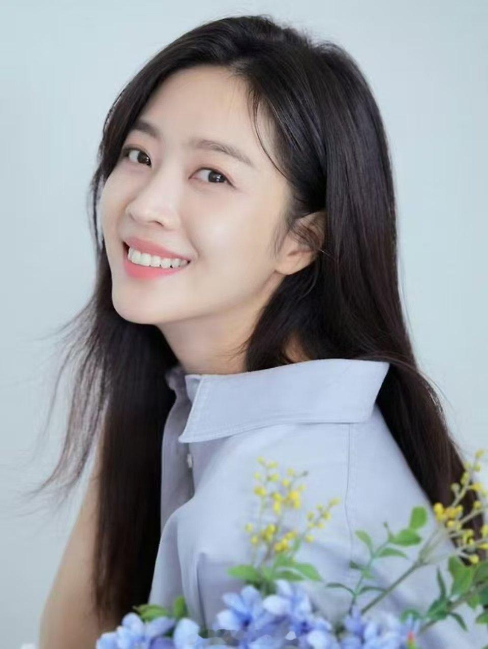 #赵宝儿结婚##赵宝儿与素人男友结婚# 28日，据韩媒报道，演员赵宝儿将于10月