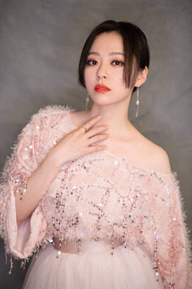 张靓颖这回真豁出去了