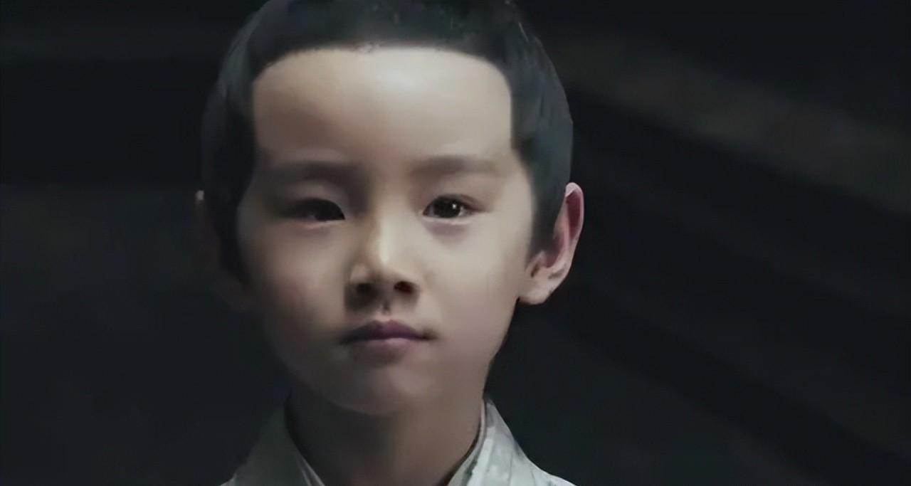 谦让是我们中华民族的传统美德，我们每个人从小便被教导要礼让他人，因此，孔融让梨的