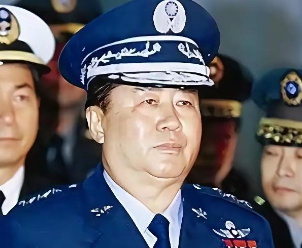 [浮云]台湾首任军事大学校长，退役上将夏瀛洲说：当年佩洛西窜台，解放军趁势突破了