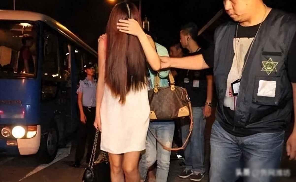 中年男网恋“女友”设局，10万积蓄瞬间蒸发，妻离子散！

这事发生在2025年1