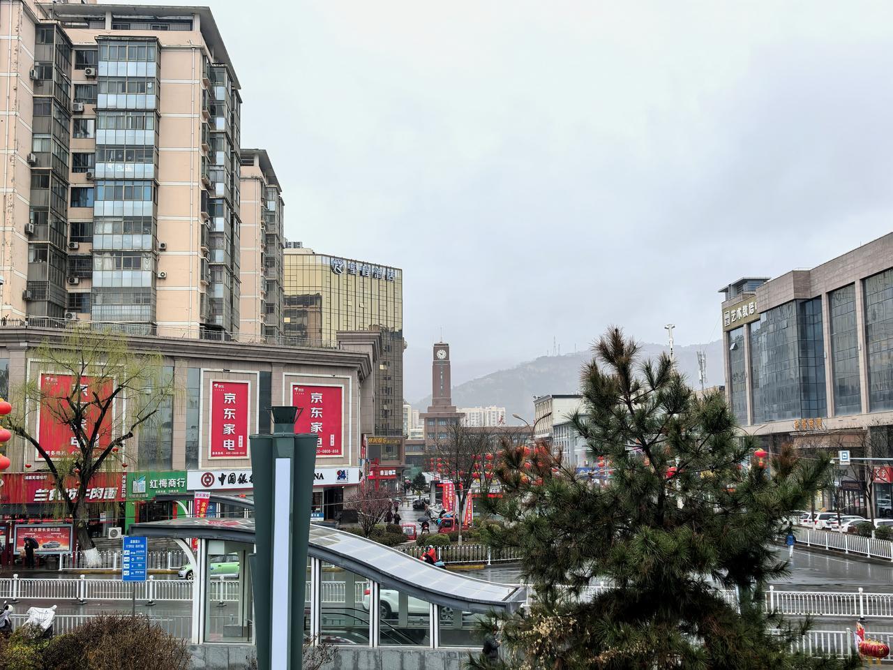 在天水最好吃的小吃永远是北道的31号面皮
这家店在八十年代的时候因为地处渭滨市场