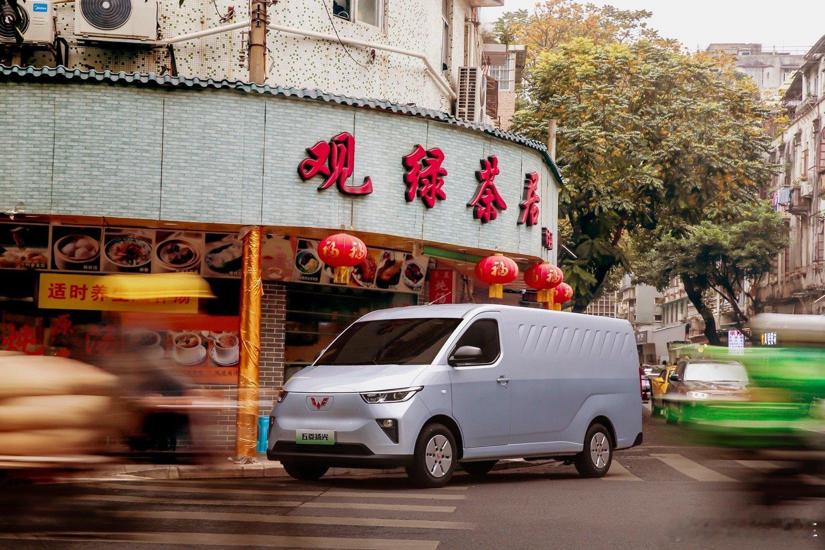 人民需要新能源商用车，五菱扬光就来了，价格7.18-8.38万，搭载五菱红1号电