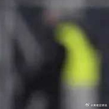 在2026年世界杯即将开赛之际，一段特殊的足球传承故事引发了球迷们的热议——波黑