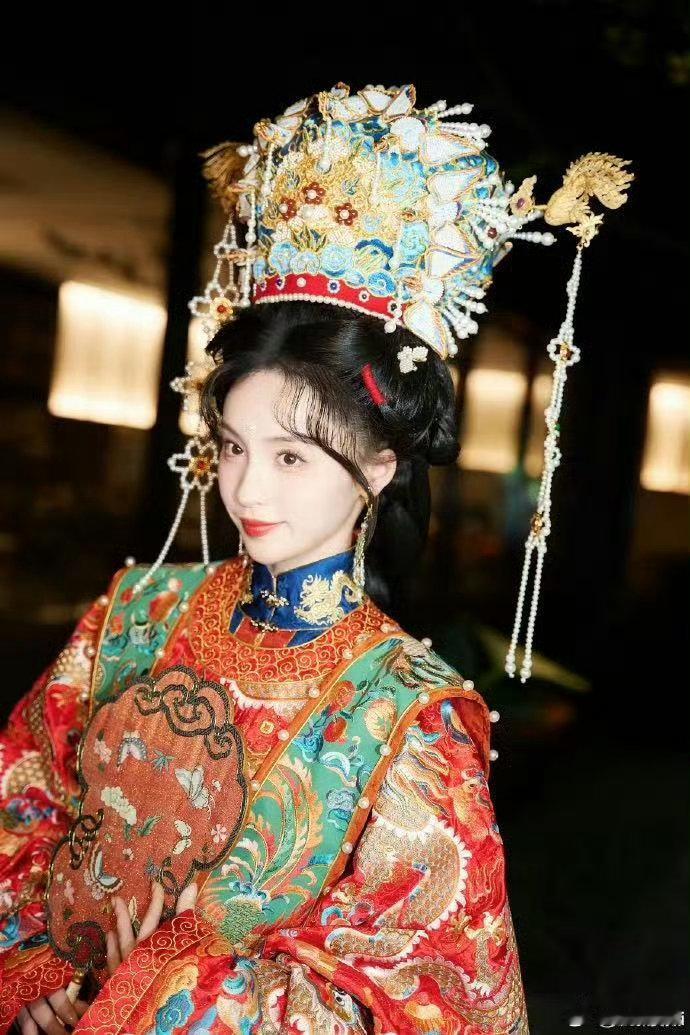 柯颖梁永棋拼好图  豹豹猫猫同框即是糖！看他俩的互动，感觉空气都是甜的！真是让人