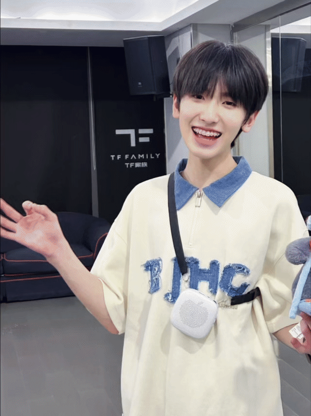 左奇函 Classbegin可爱左奇函来营业啦 此等萌物 不要放过😍 ​​​