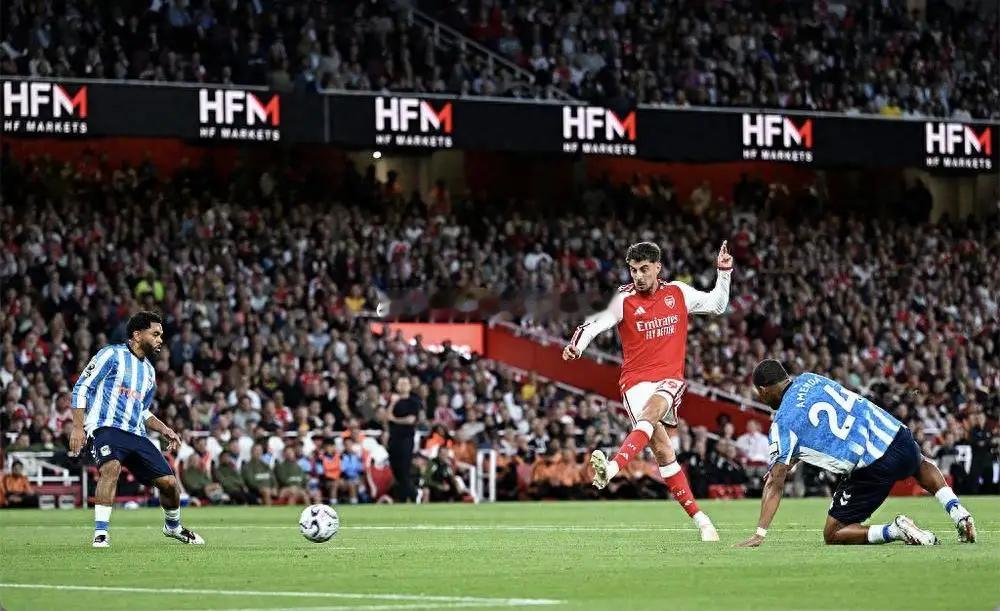 ⚽ 英超揭幕战：阿森纳3-0考文垂，卫冕冠军强势开门红英超新赛季揭幕战在酋长球场
