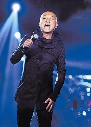 孙浩、周晓鸥，这2人原本都是一线歌手，然而因为各种原因，两人的音乐事业受阻，为了