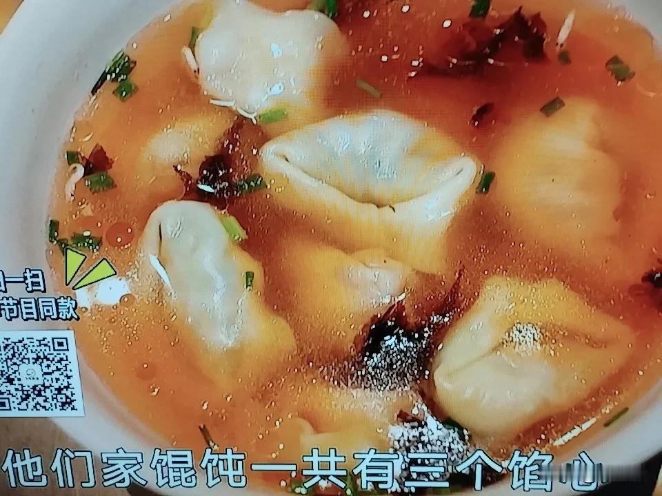 菜肉大馄饨，在上海可是有着独特地位。以前上海没“菜肉馄饨”这叫法，说“大馄饨”默