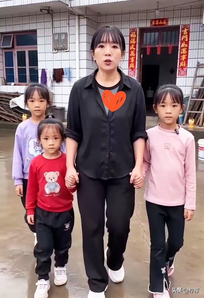 好心人，你们好，我叫赵雅娟。老公嫌我生不出儿子，跟别的女人跑了。这是我三个女儿，