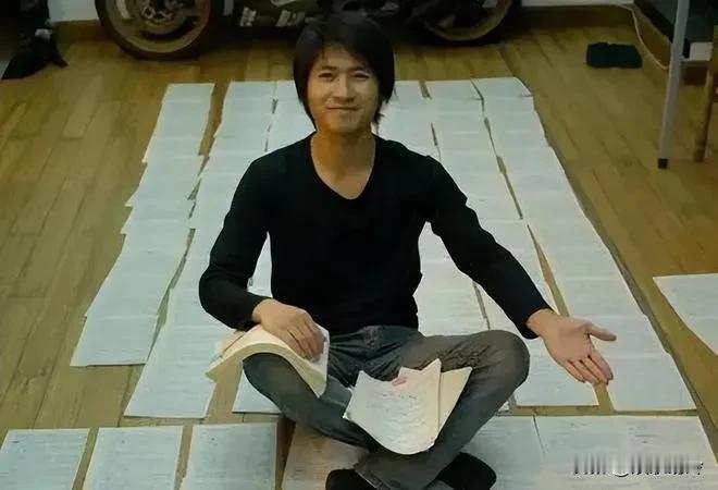 韩寒真是太聪明了，流行写小说的时候他写小说，流行当公知的时候他当公知，公知这行到