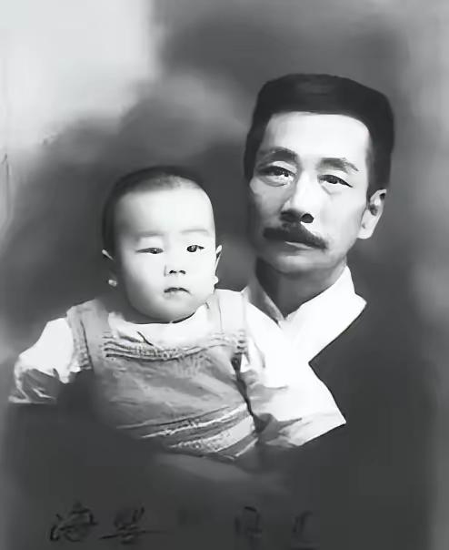 写尽世间冷硬的鲁迅，把一生的软，都给了那个意外降临的孩子。1929年，四十九岁的