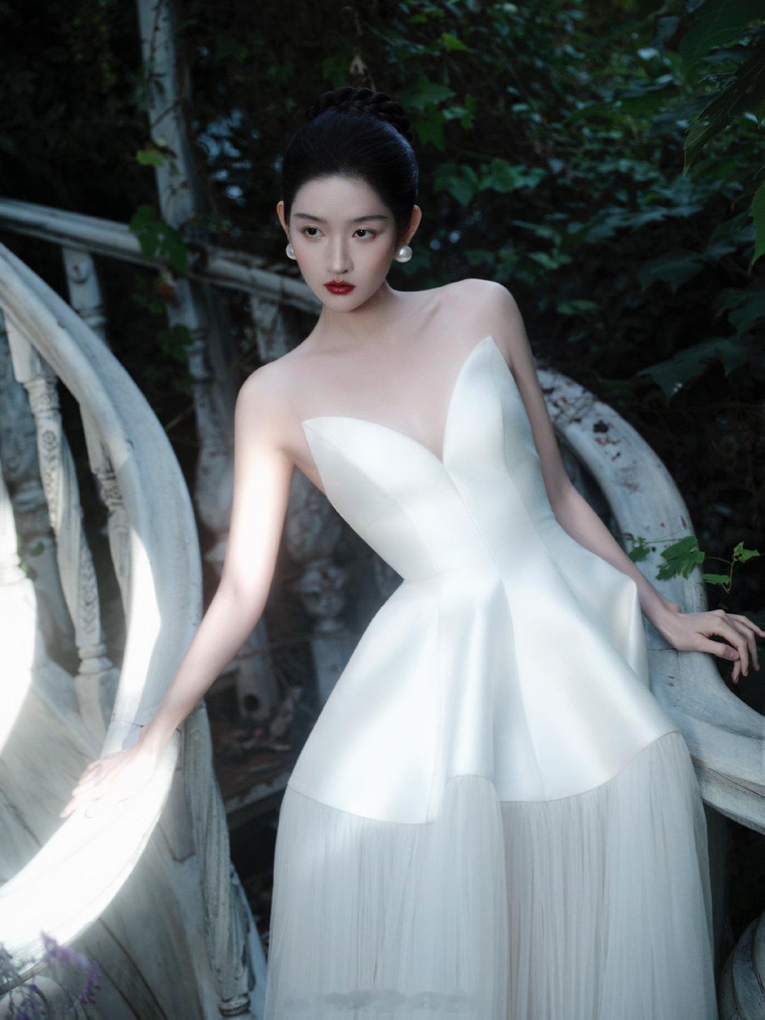 微博视界大会女明星红毯造型出图，好多白色系穿搭啊[哆啦A梦吃惊] ​​​