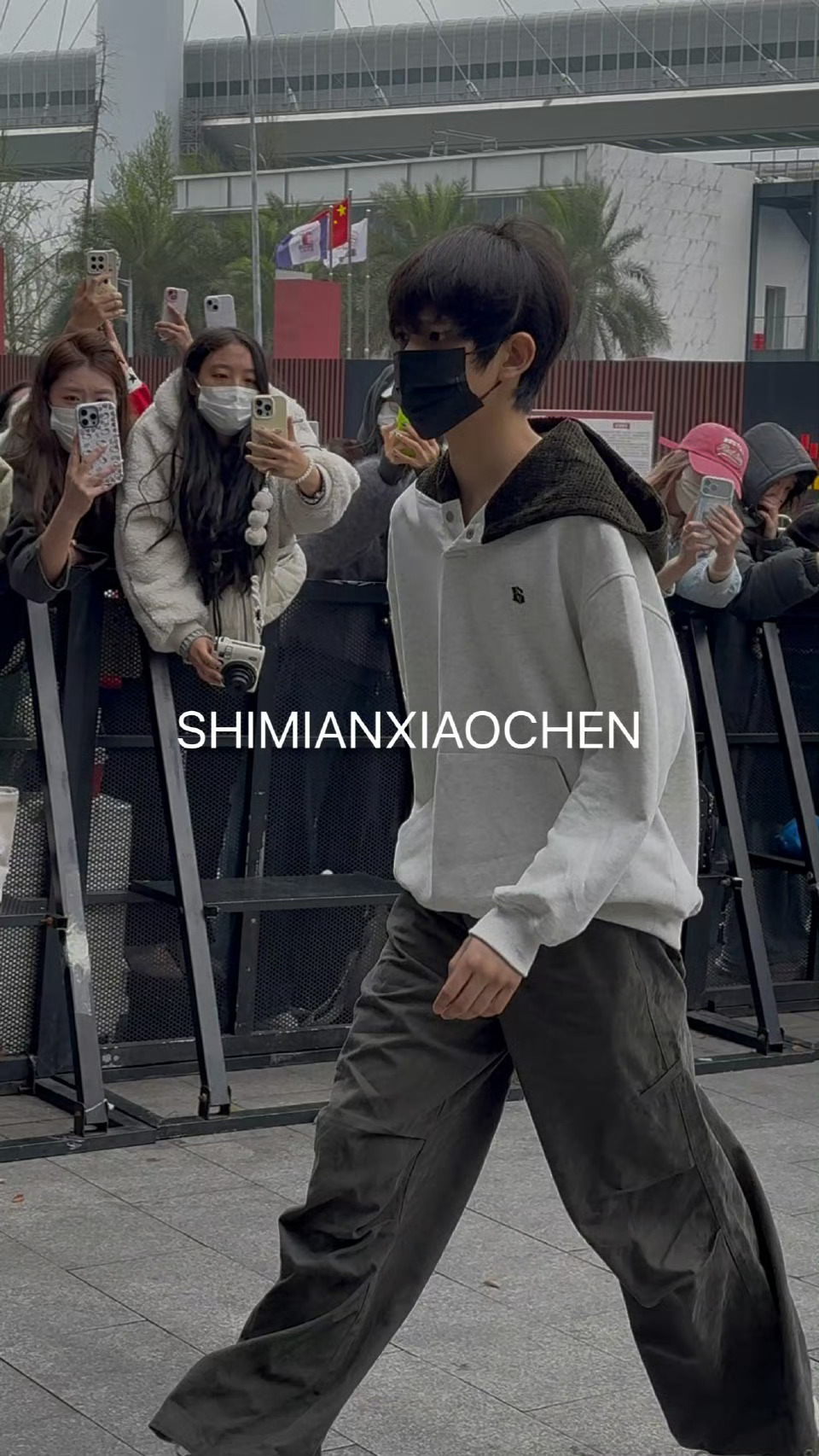 陈浚铭谢逸舟哈哈哈哈哈哈，小孩炸毛了，好可爱 