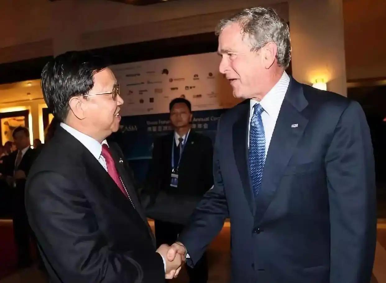 [微风]暂不讨论中国崛起，先回答三个更重要的问题。第一，为什么中国孩子总喜欢去国