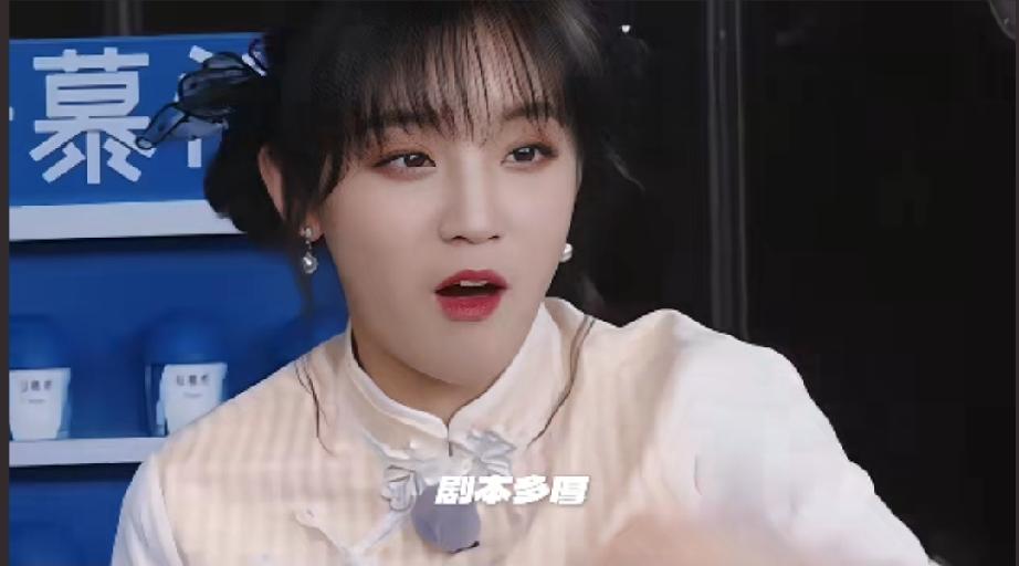 宋祖儿说姚译添：剧本厚到整不明白

宋雨琦也说他，搞那么多，自己捋不清[呲牙]
