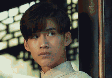 曾经的素察边天扬，如今再一次在《古董局中局3》中上演“眼神杀”。嫉恶如仇、亦正亦