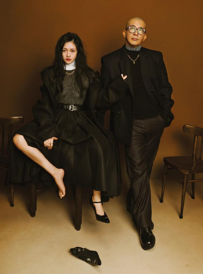 大S和具俊烨结婚以后，整个人的风格就变了，从温柔乖乖女转变成为了小太妹。

黄春