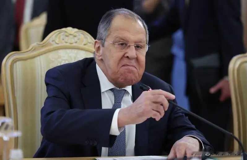 拉夫罗夫消失了整整十五天。11月9日，他突然露面，接受俄新社专访，抛出一句话：我