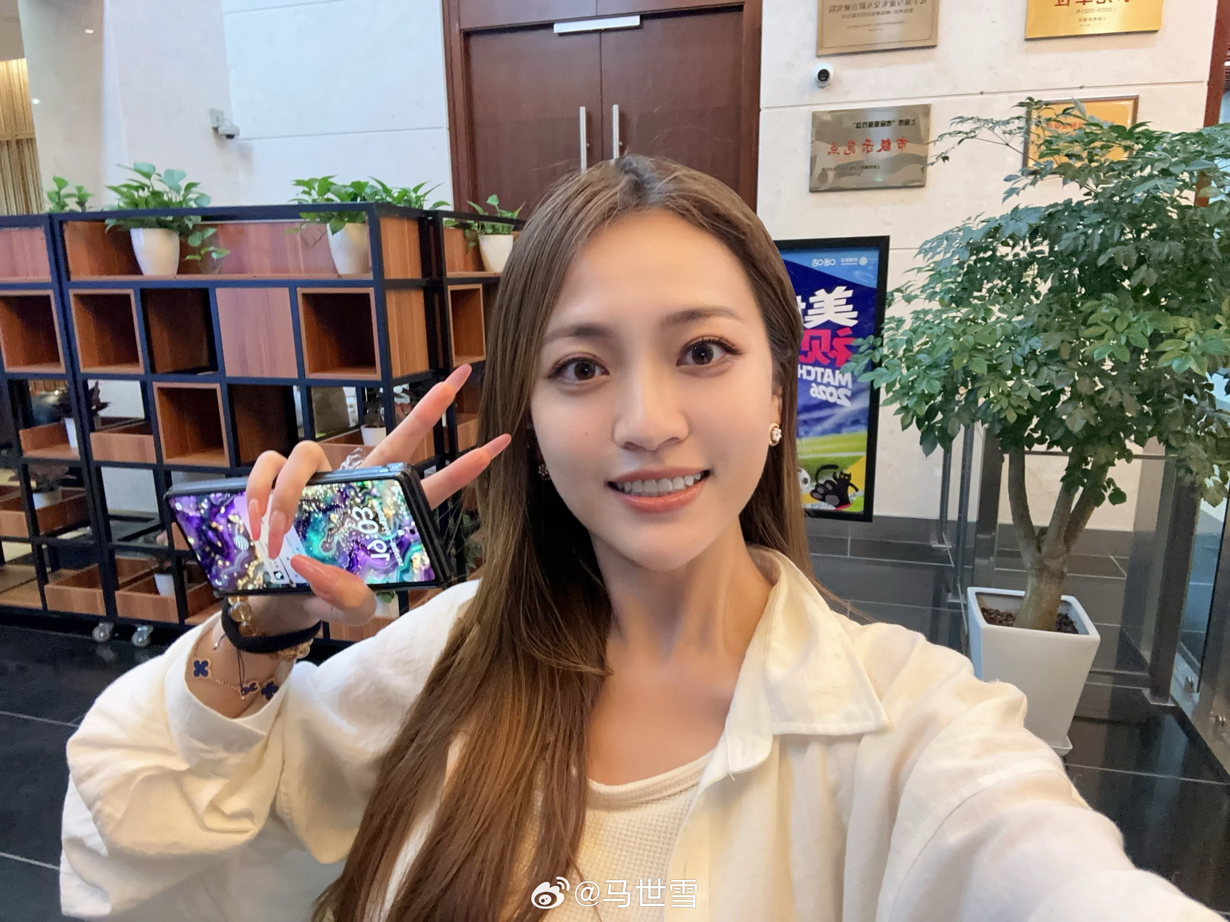 如何早上全妆出现在公司打卡上班——早上不到七点被逆子🐱吵醒罢了 
