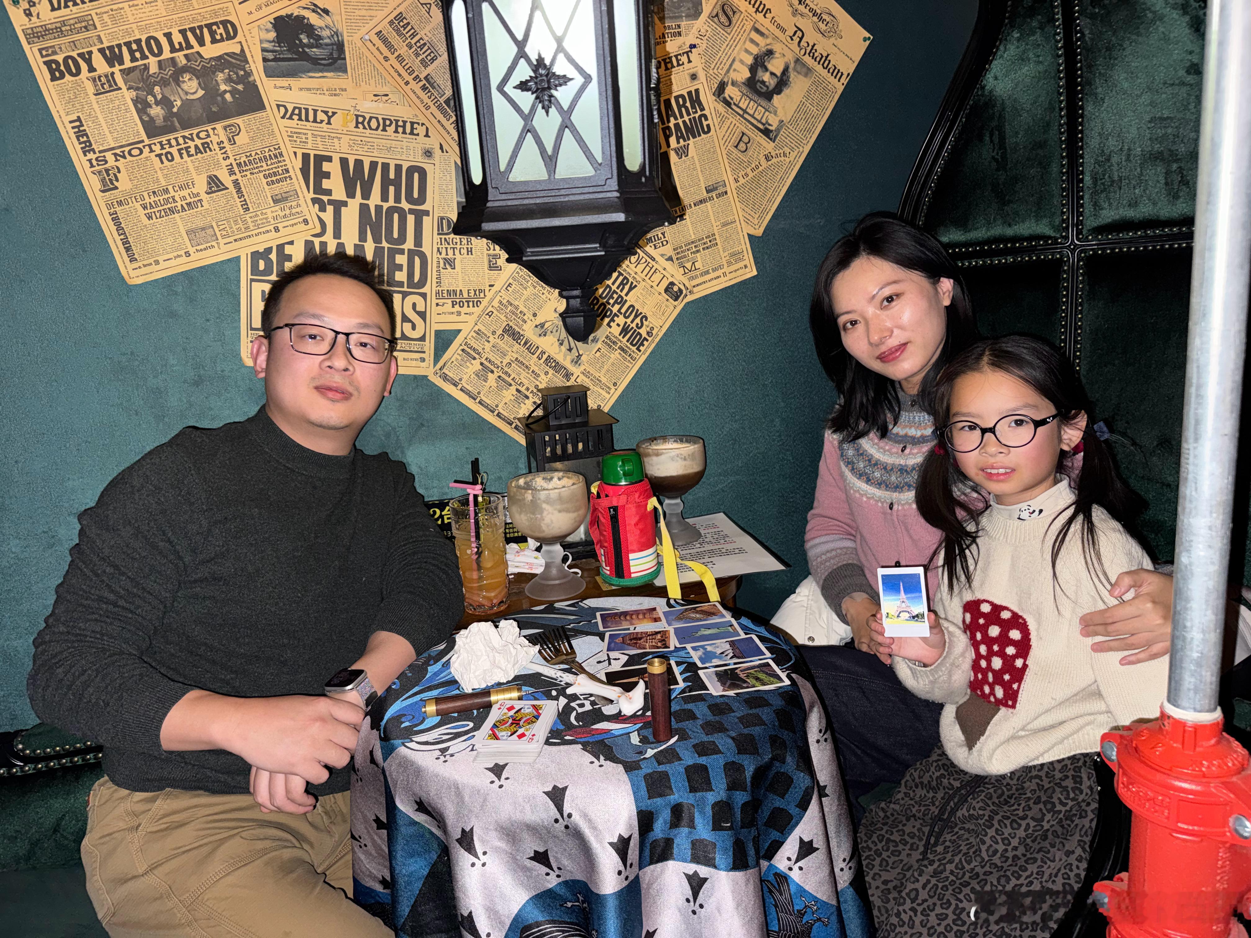 魔术表演结束了 🎩魔术师给我们表演了好几个节目其中这个我最震惊魔术师先让安安认