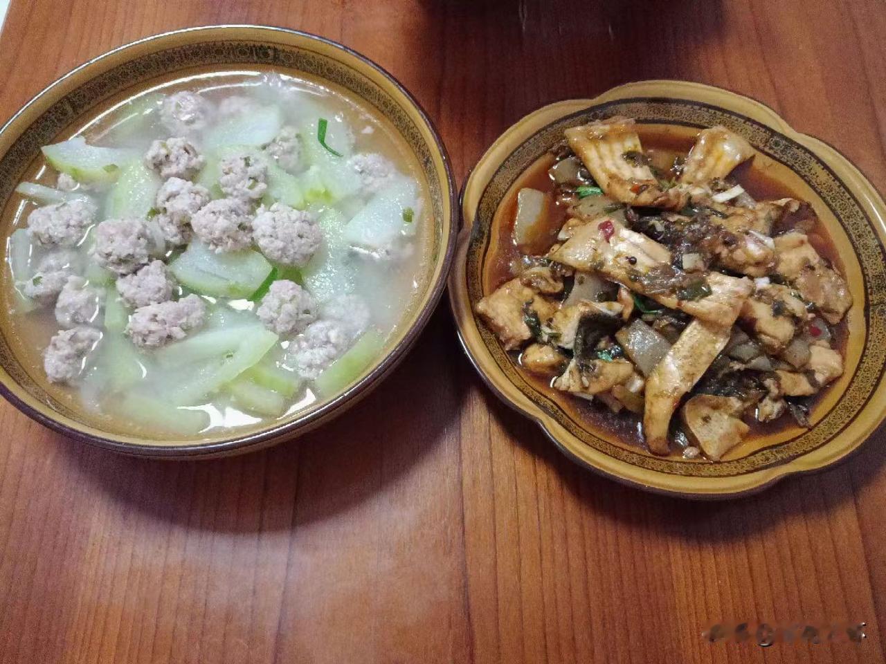 老公和同事聚餐，我一般不会被带上。其实想想也能理解，同事间的聚餐大多是工作之外的