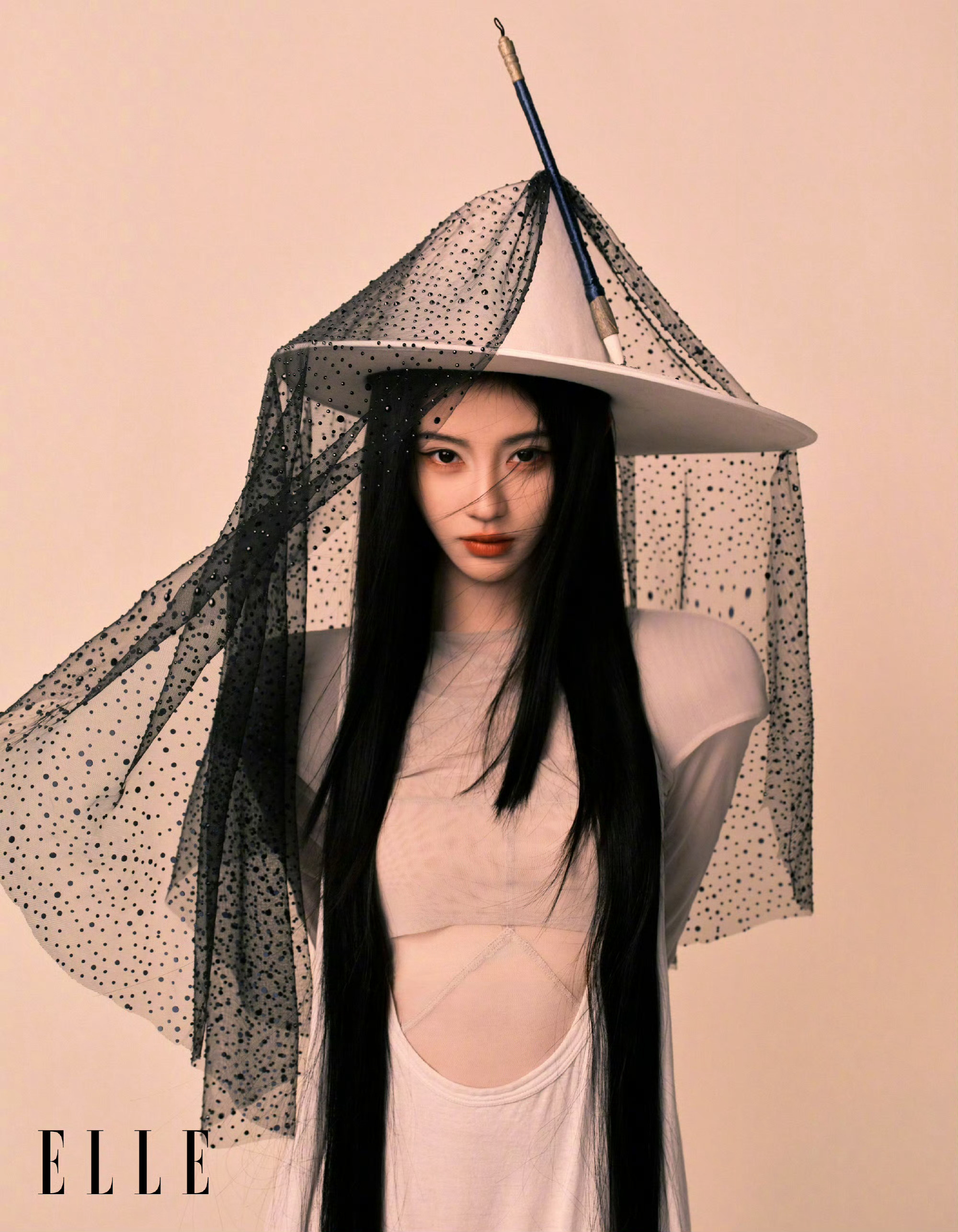 鞠婧祎ELLE美人图封面大片ELLE四月刊鞠婧祎封面摄影：张家诚 