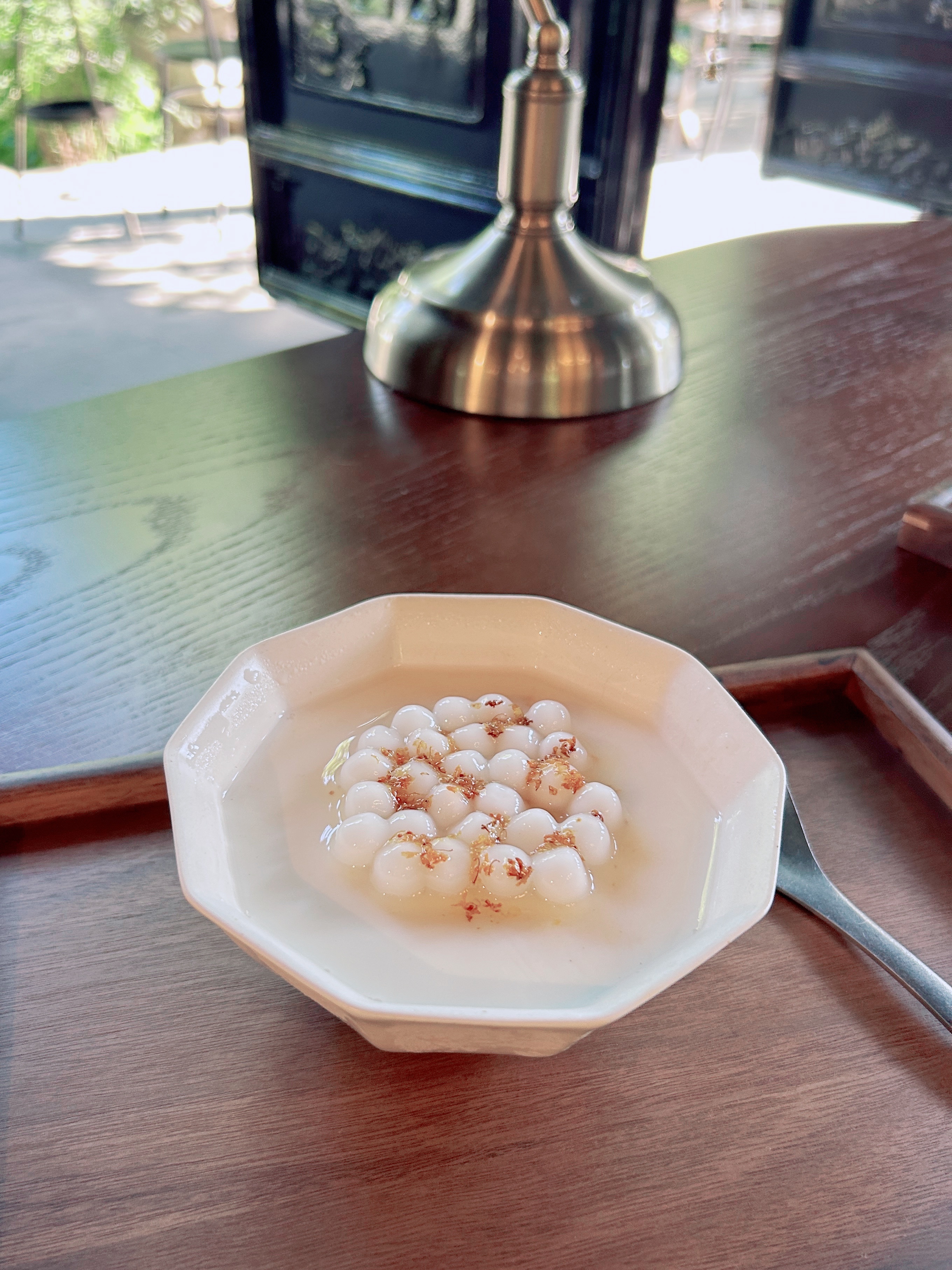 这么热的天，很难抗拒一碗冰豆花小圆子。