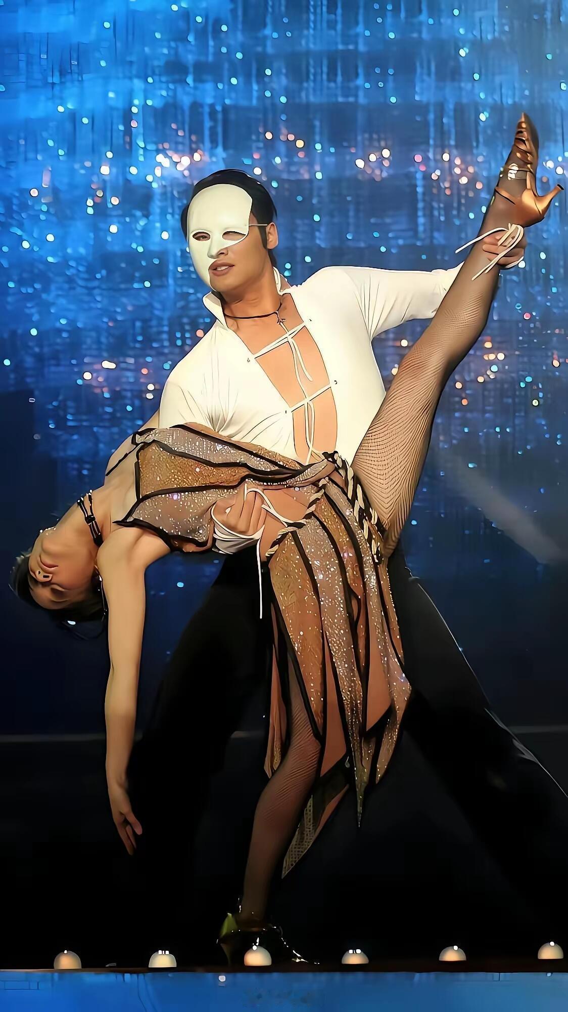 黄圣依身材真棒，生了两个儿子，还这么苗条…… 热图阁公众号 