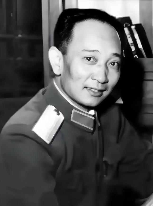 1949年，22军军长孙继先的女儿在门口玩耍，一个男人突然跑了过来，一把抱起了孙