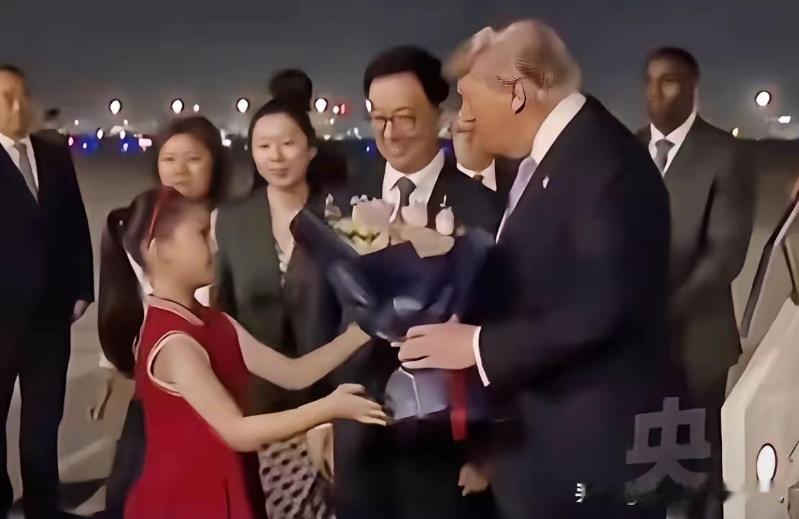 在昨晚的迎接仪式中，最令我感动的不是整齐划一的仪仗队，也不是现场热情的欢迎人群，