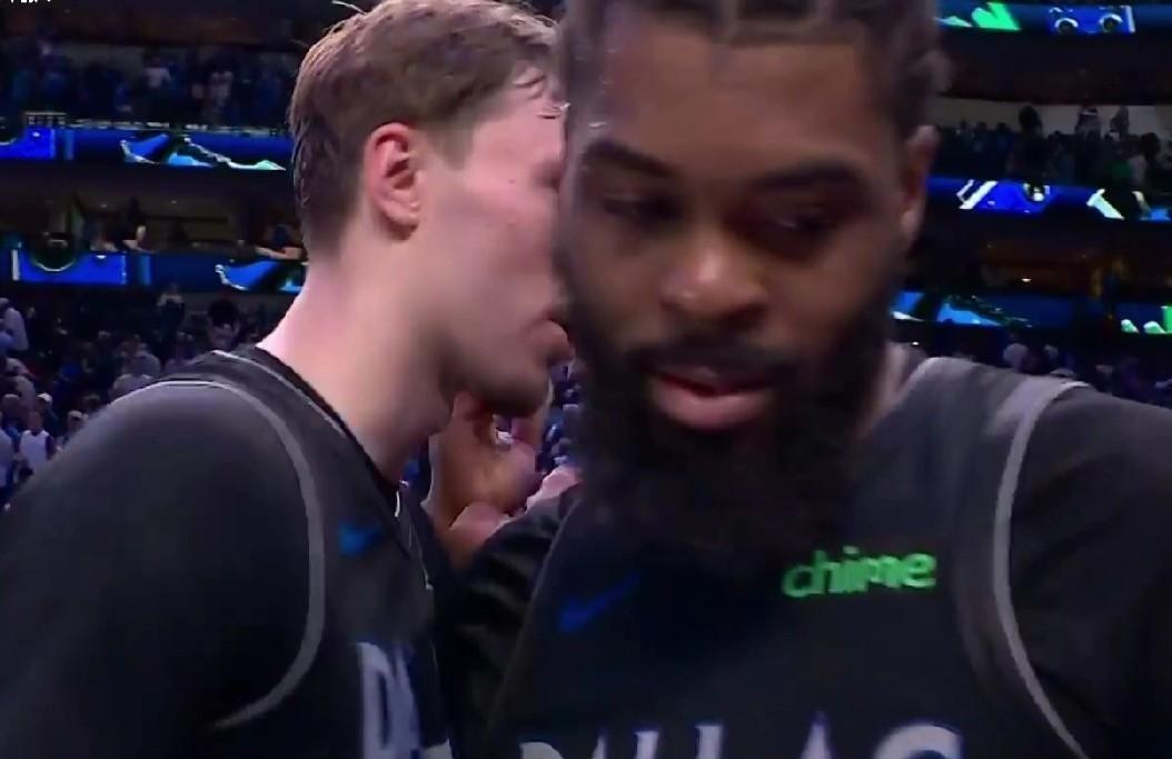 东契奇，你被19岁的自己超越了。
昨晚他拿了33分9板9助。
开季20场，场均2