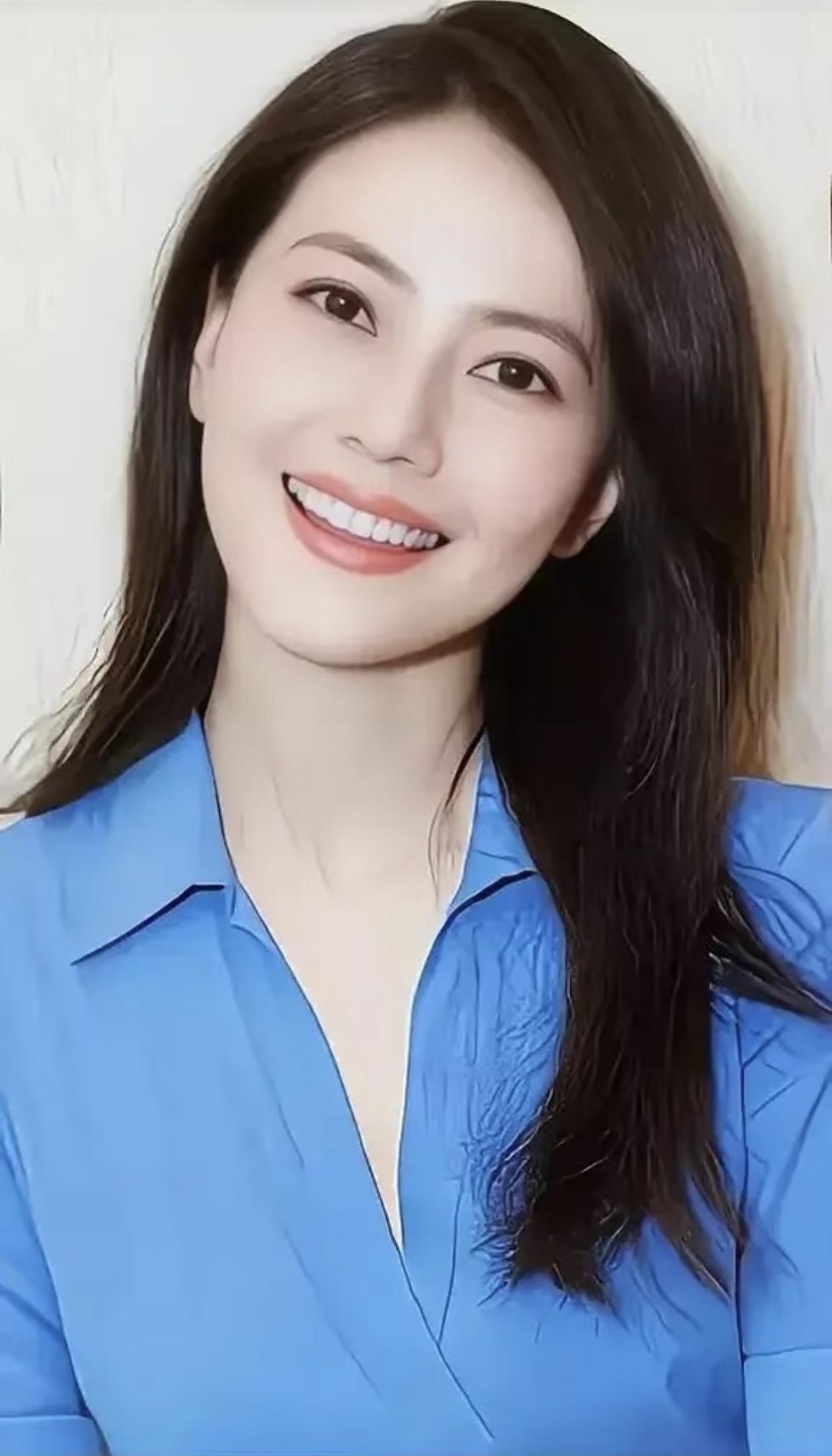 我可以接受高圆圆年龄大长皱纹了，
也可以接受高圆圆不拍戏在家带孩子，

但她说希