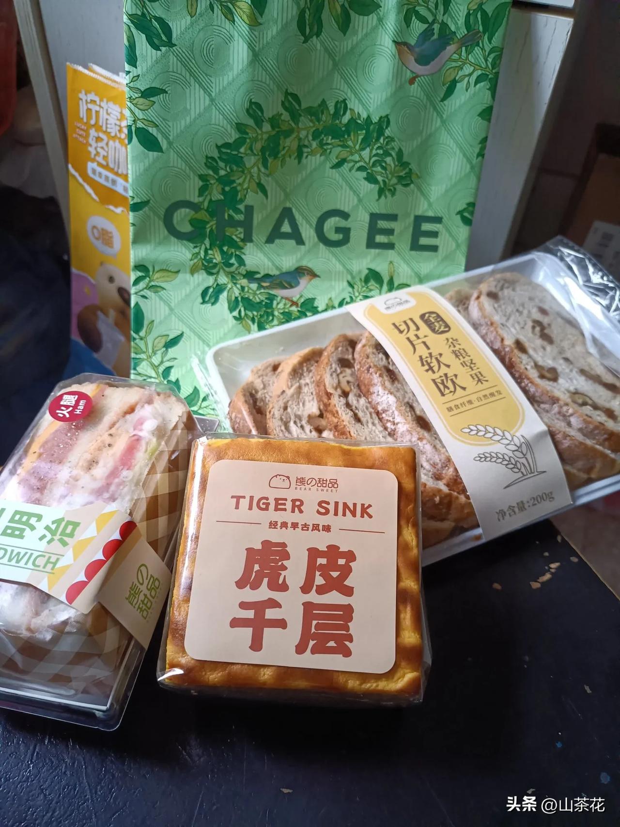 粉丝不过百的新手上路欢迎老司机捧个场。

头条创作之路很艰辛。踩了很多雷，入了很