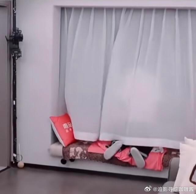 董璇张维伊还生什么二胎，这不就是现成的宝宝吗[泪奔]生气会躲窗帘后面姐姐当家 ​