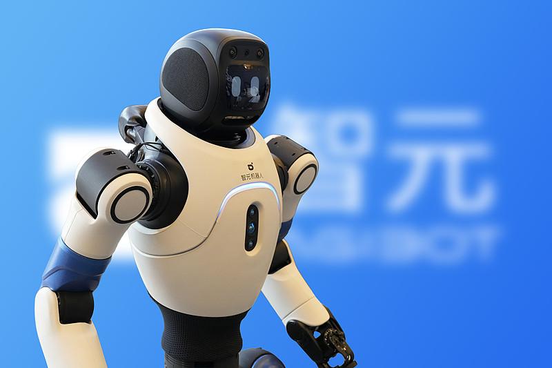 8台机器人“进厂”的进化史太牛了！2026年6月，8台智元精灵G2机器人进驻江西