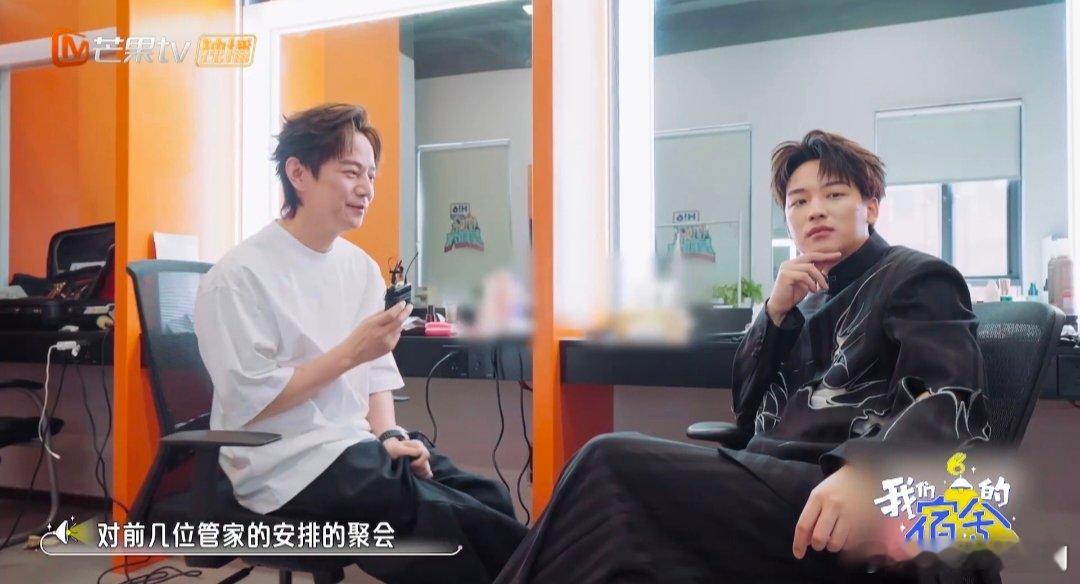 何老师当管家主打一个无痕 我们的宿舍 早上起来桌上有温好的牛奶，中午酸汤蛙鲜嫩入