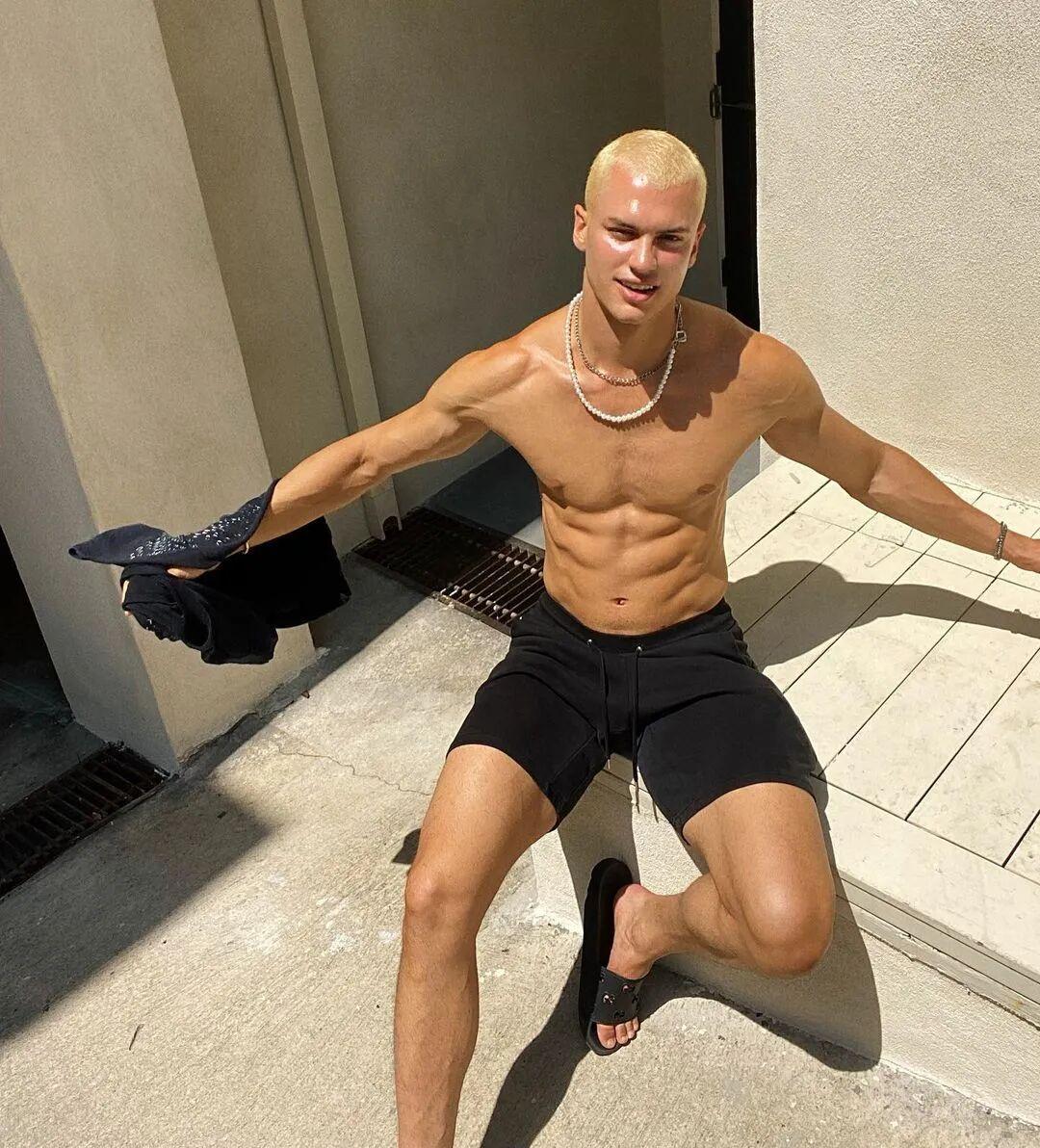 男模特 Brandon Good（布兰登·古德）真的很好看，喜欢这种直男男孩儿。