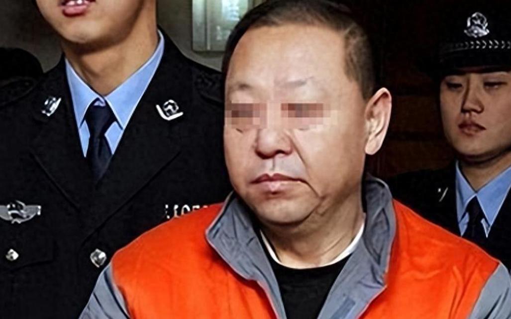 三千万罚款，翻倍追加至六千万！只因四川这位男子自学中医，治病救人却惨遭重罚，这究