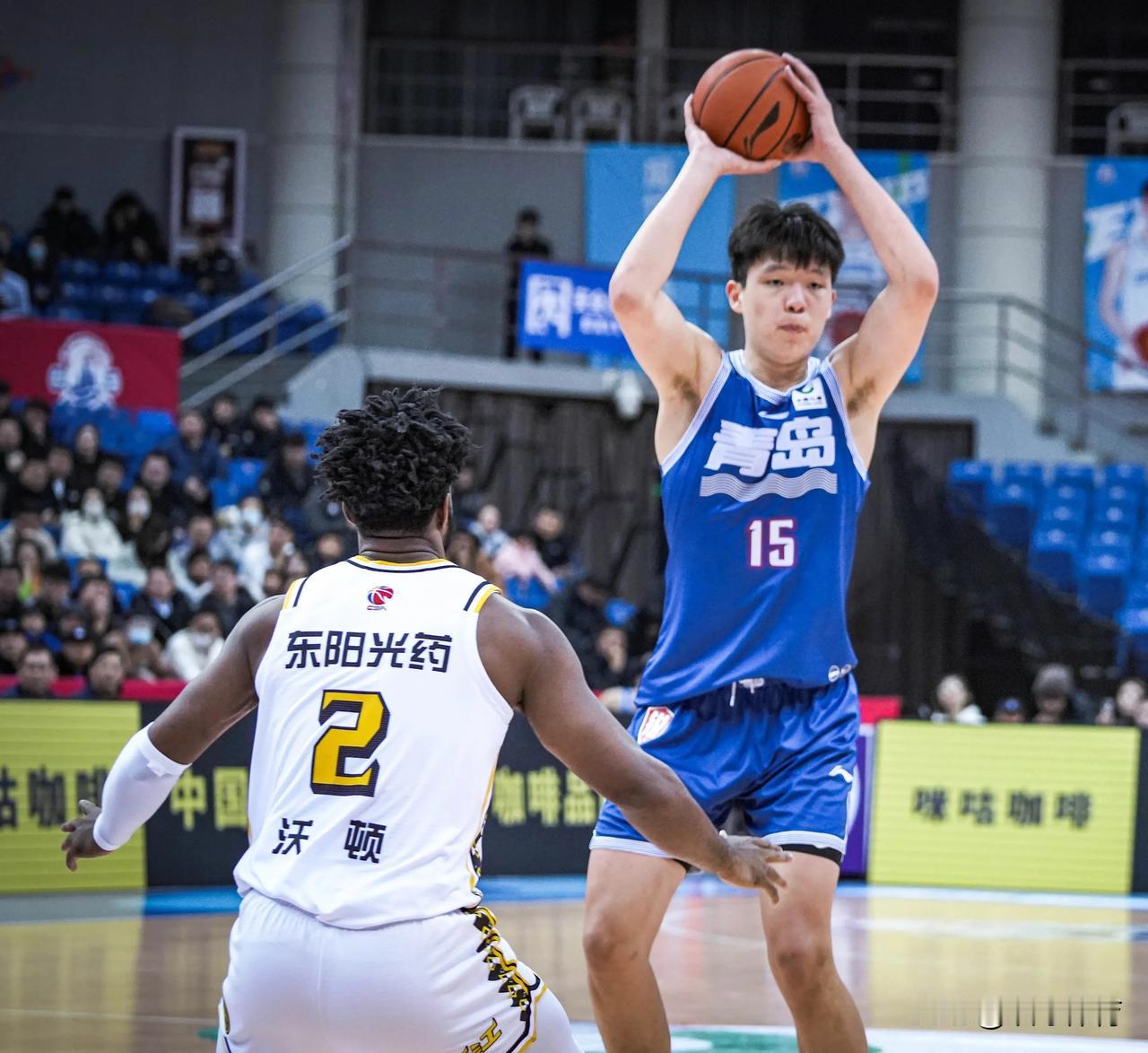 据报道，NBA灰熊队高层亲自前往国内考察青岛男篮球员杨瀚森。从3月14日青岛男篮