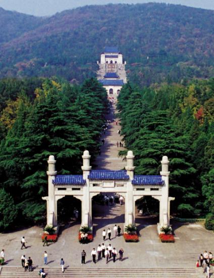 网上总有人拿南京中山陵和湖南韶山毛主席故居的游客数量做对比，一口咬定中山陵人更多