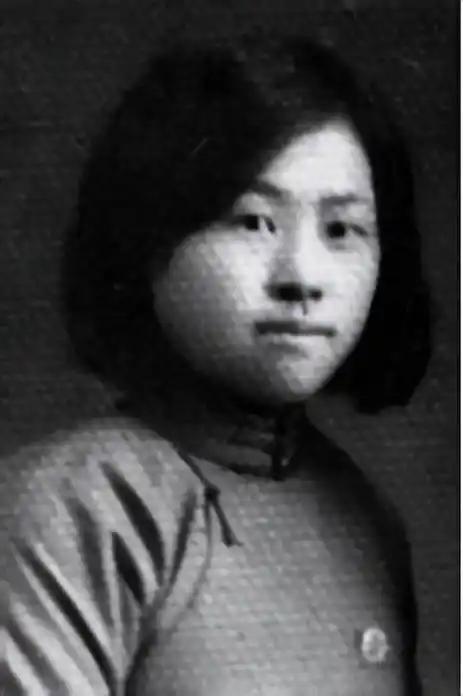 1938年，20岁女地下党被4个特务跟踪三天，到哈尔滨客栈后发现无路可逃，她咬牙