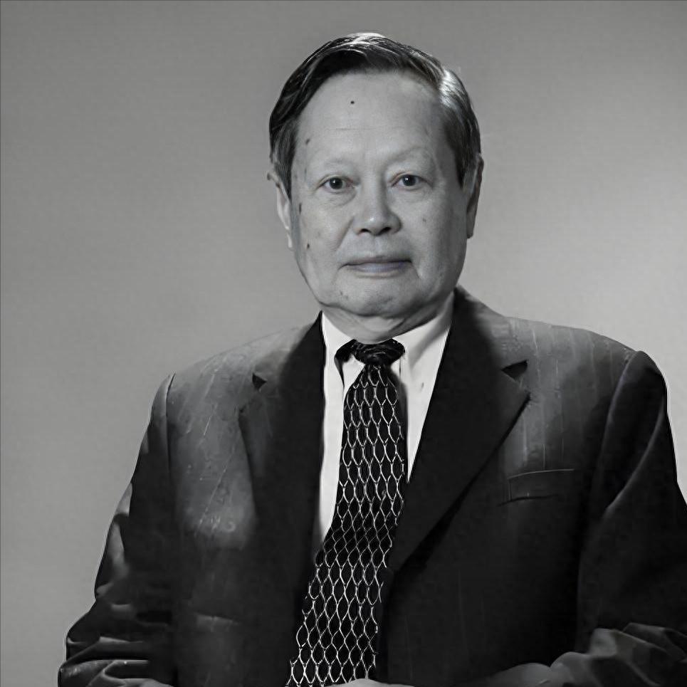 丧夫9个月后，央媒发文官宣翁帆新身份，杨振宁生前最大的心愿，就是她能活出自己的人