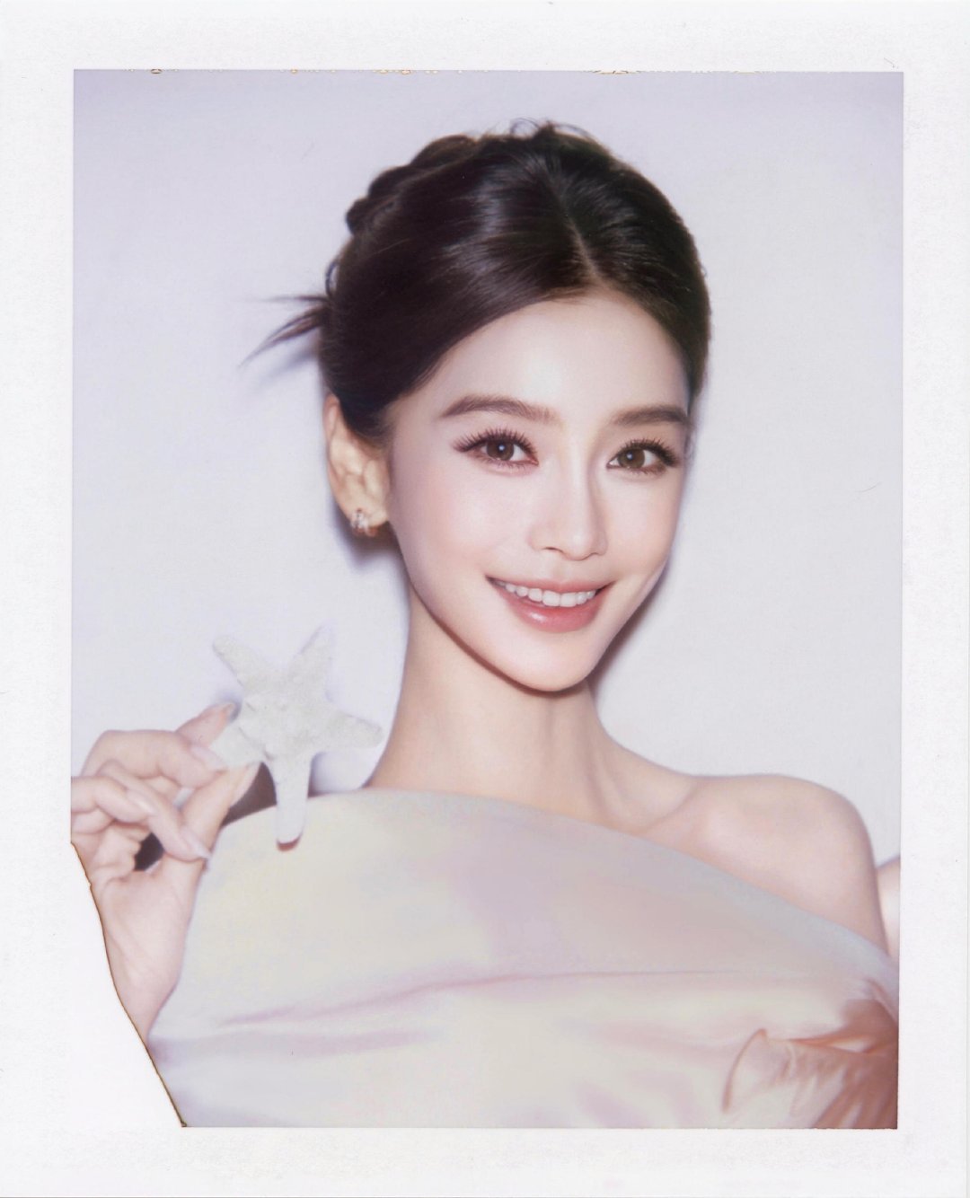 angelababy[超话]🤓angelababy  ＂零碎的星光汇聚，闪烁着