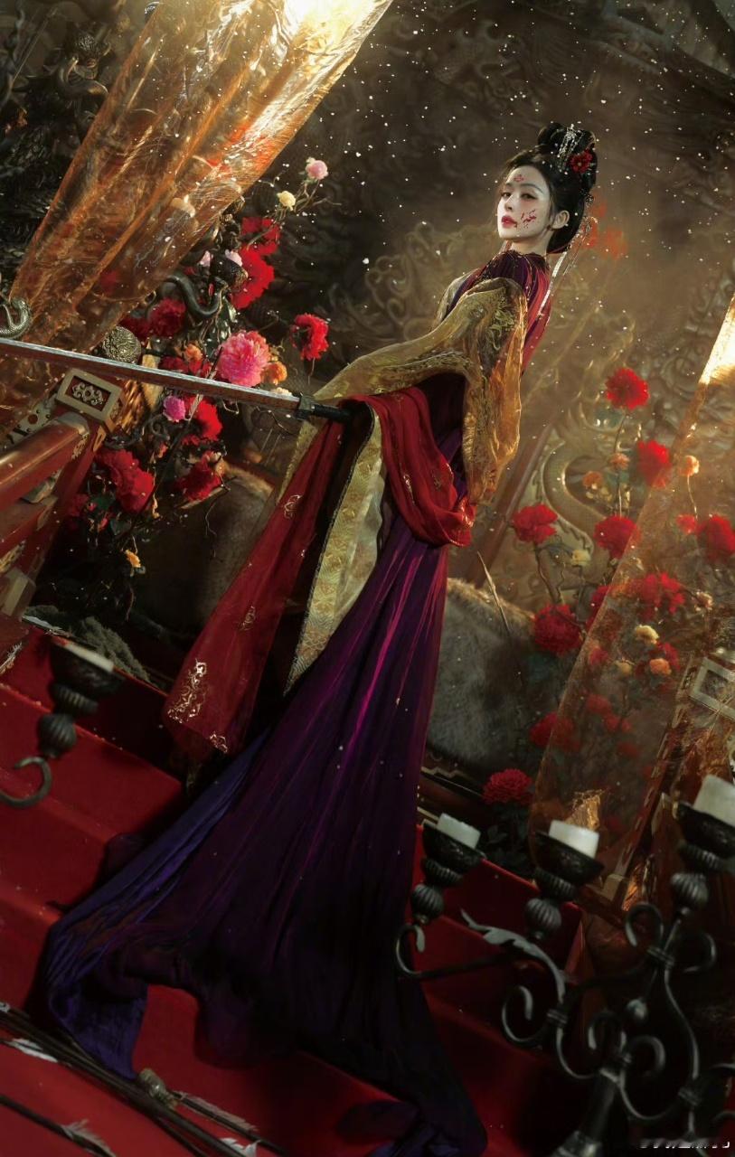 娱乐娜扎执剑回眸娜扎女帝娜扎女帝，膜拜膜拜你 