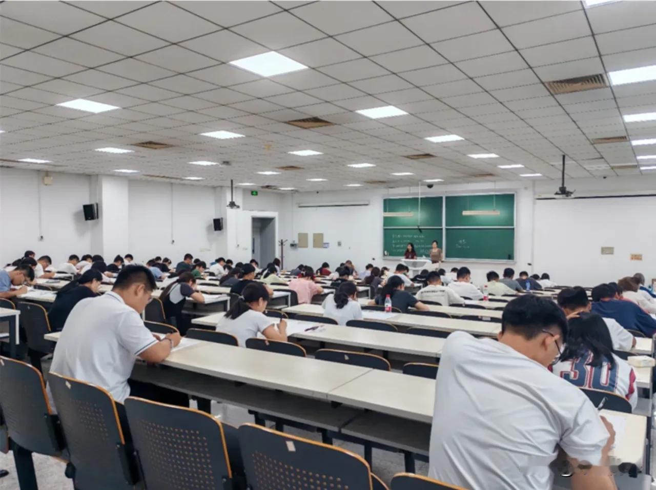 南开大学2024年级本科新生“二次选拔”开考了

这次首考共有2500余名新生报