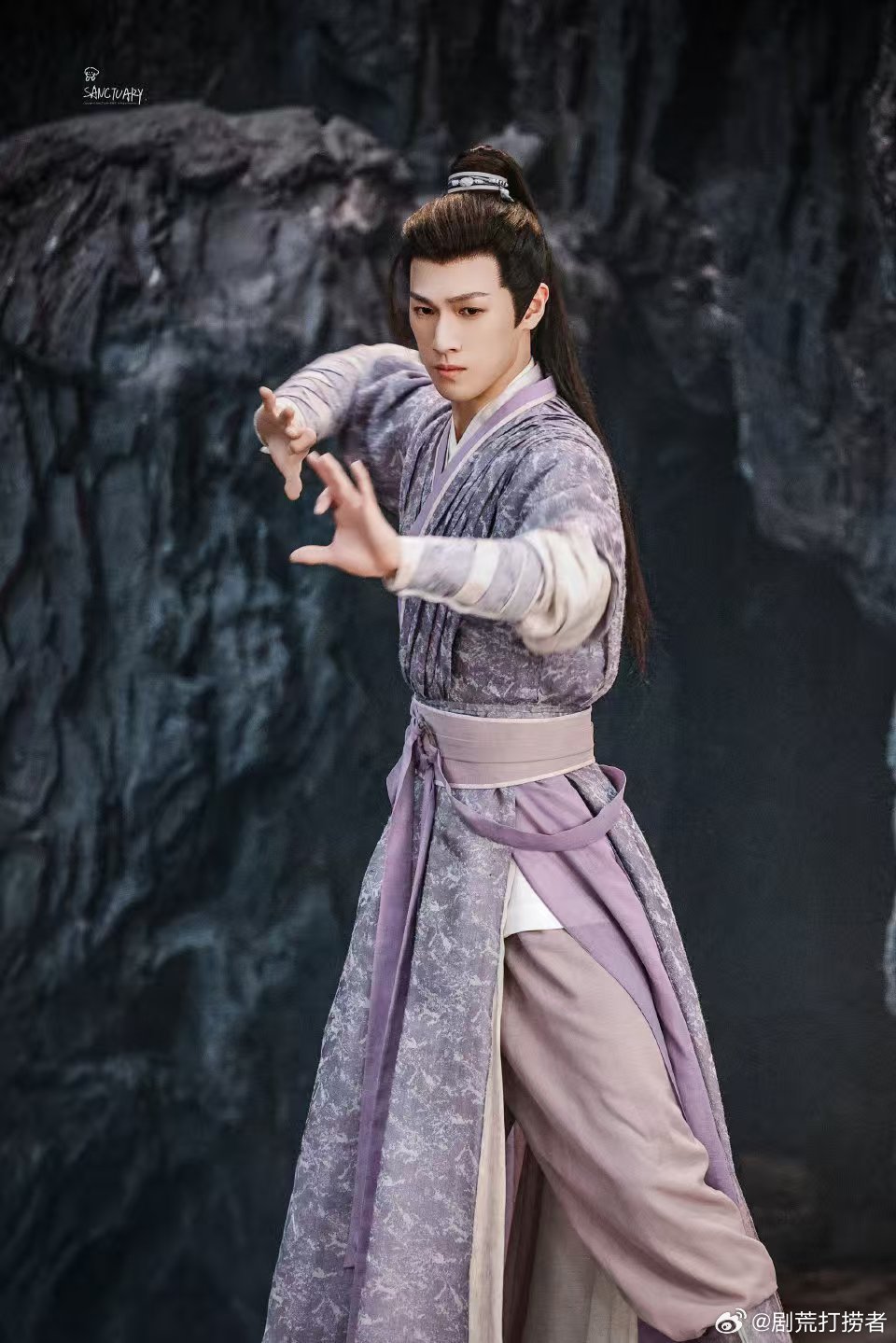 百家站姐拍的李昀锐百家站姐发了李昀锐 愚人节站姐团建也太有排面了！百家站姐集体发