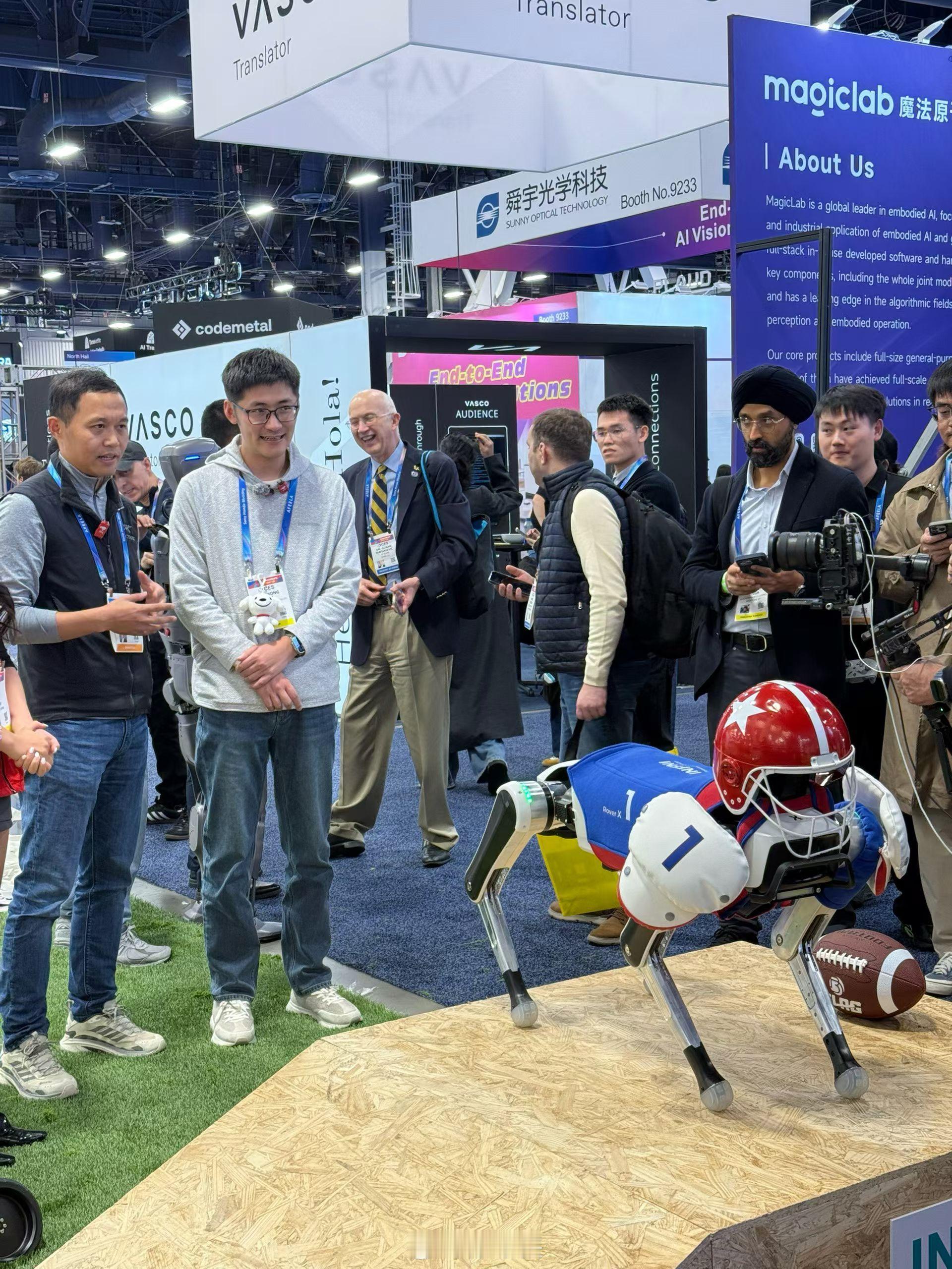 看到熟人没有？