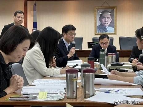 梁文杰因凤梨释迦不卖大陆， 王鸿薇提案删陆委会特别费


陆委会副主委梁文杰日前