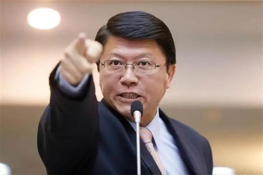 谢龙介有可能成为赖清德的眼中钉。因为谢龙介要选2026的台南市长，最近，民进党为